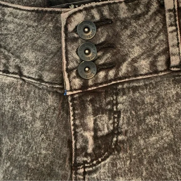 Hot Topic Lovesick Stonewashed Skinny Jeans - Picture 3 of 9